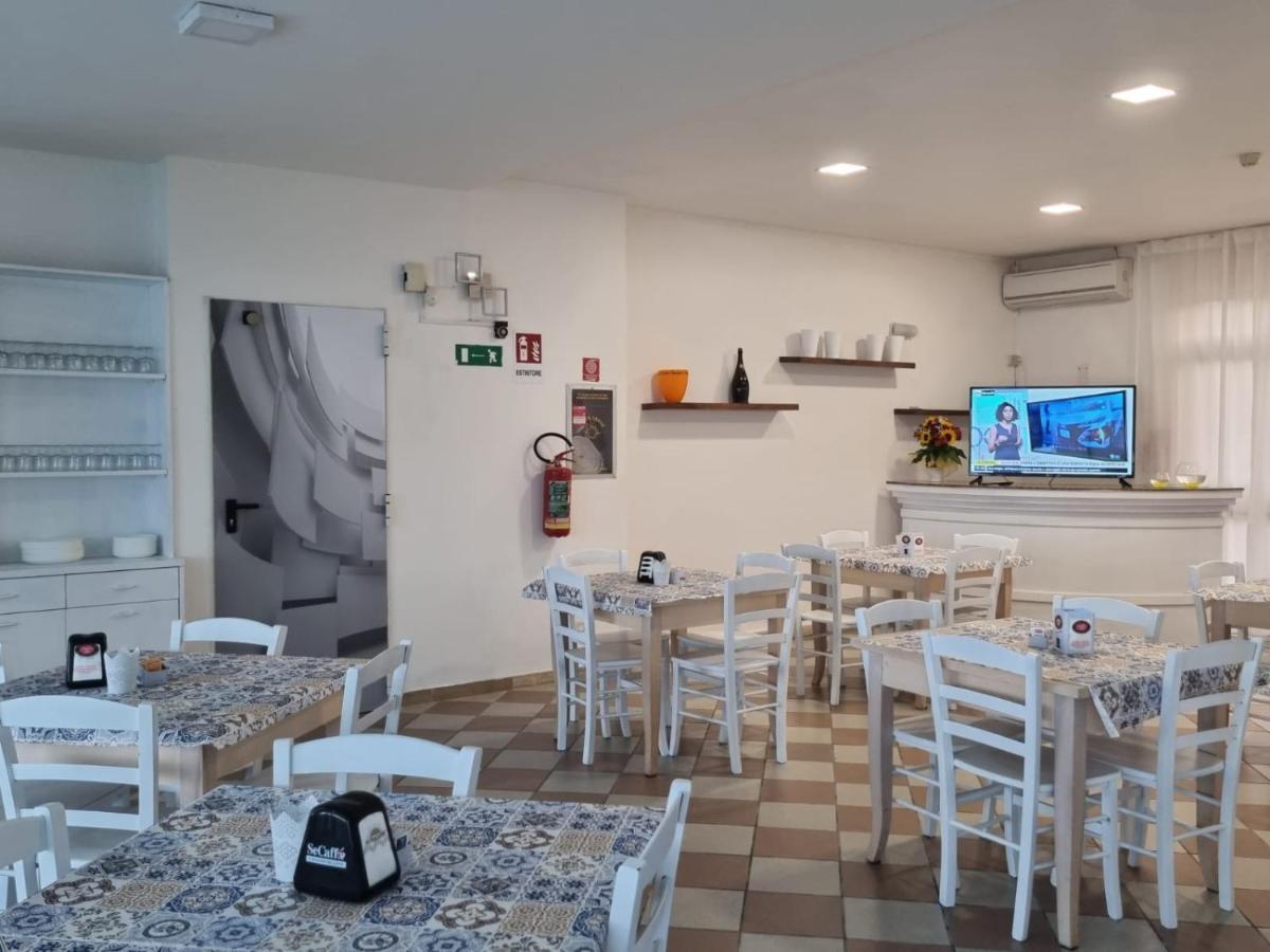 Hotel Rivabella Davoli Esterno foto