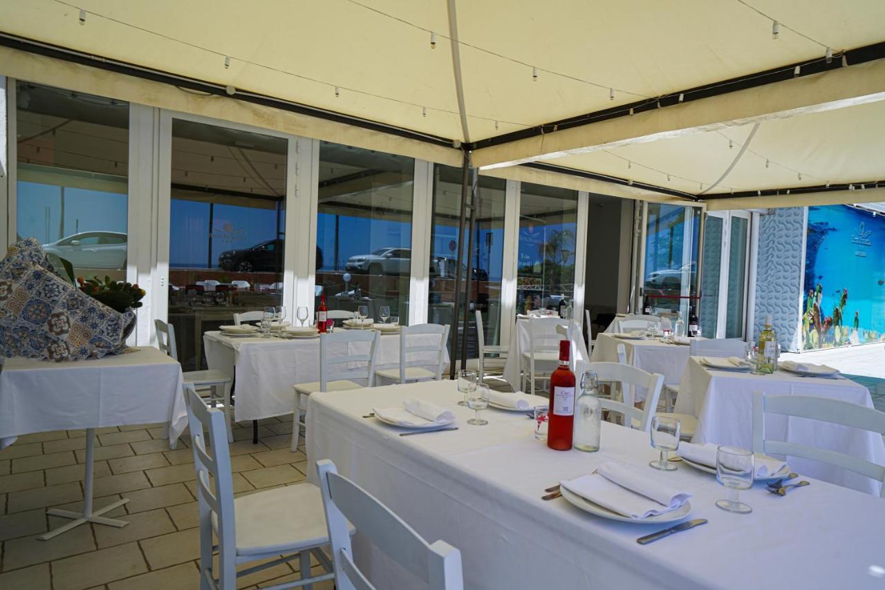 Hotel Rivabella Davoli Esterno foto