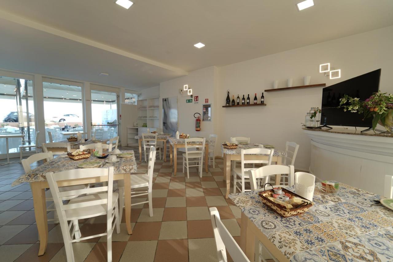 Hotel Rivabella Davoli Esterno foto