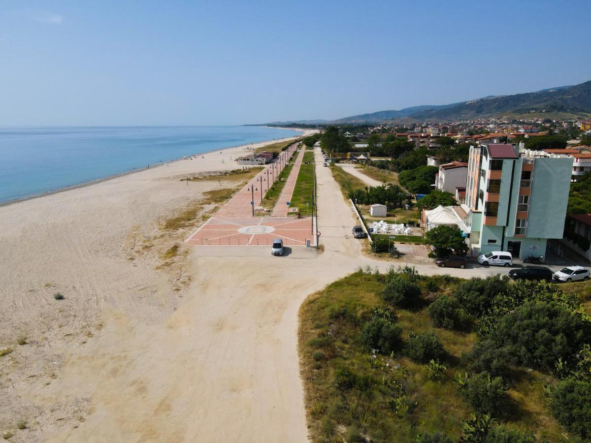 Hotel Rivabella Davoli Esterno foto