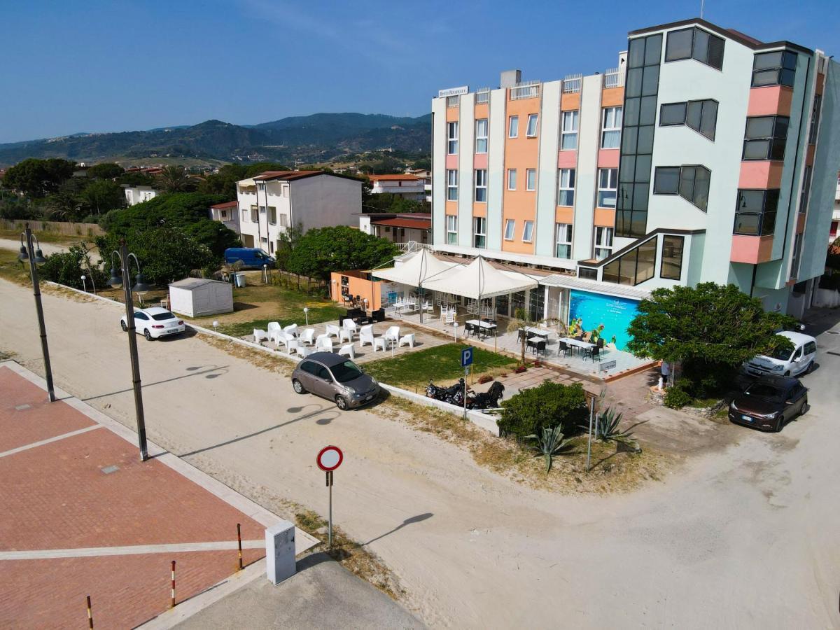 Hotel Rivabella Davoli Esterno foto