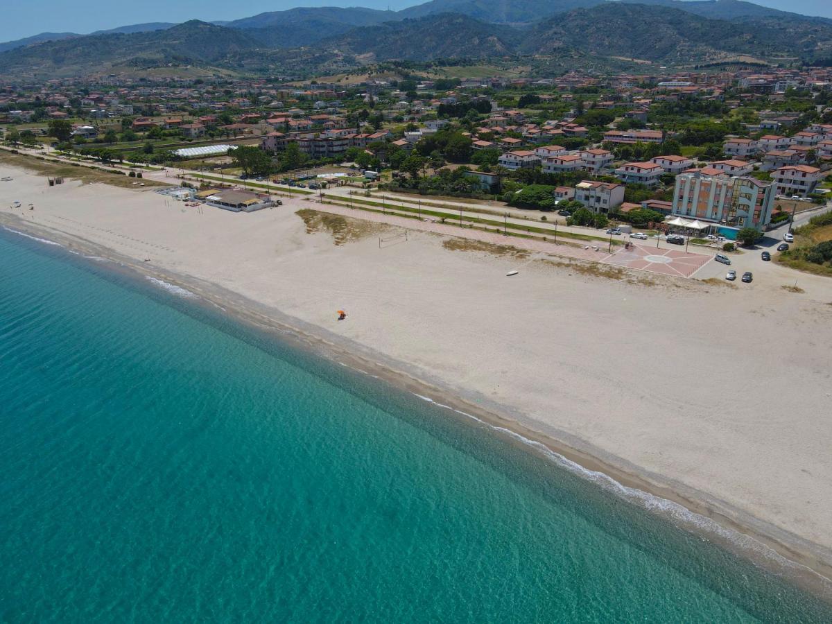Hotel Rivabella Davoli Esterno foto