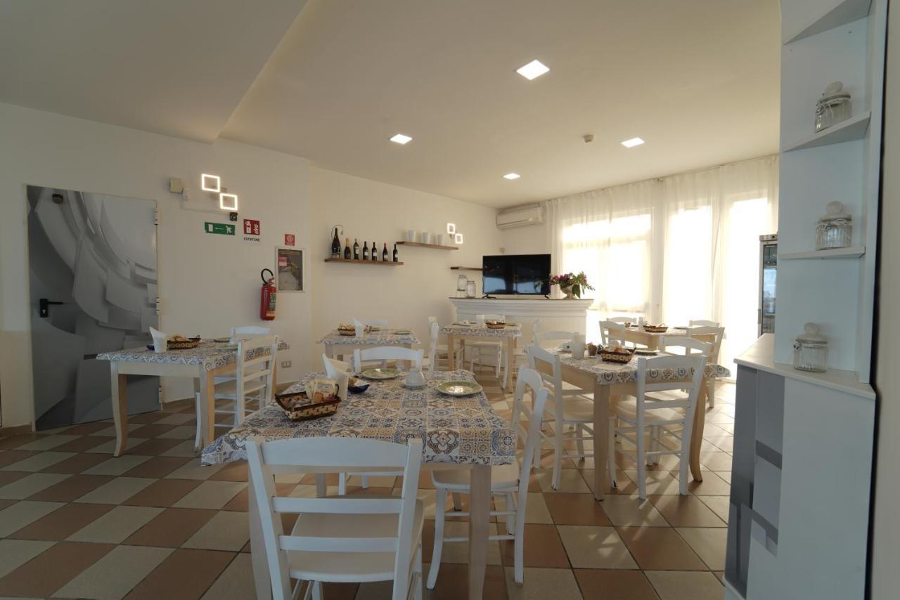 Hotel Rivabella Davoli Esterno foto