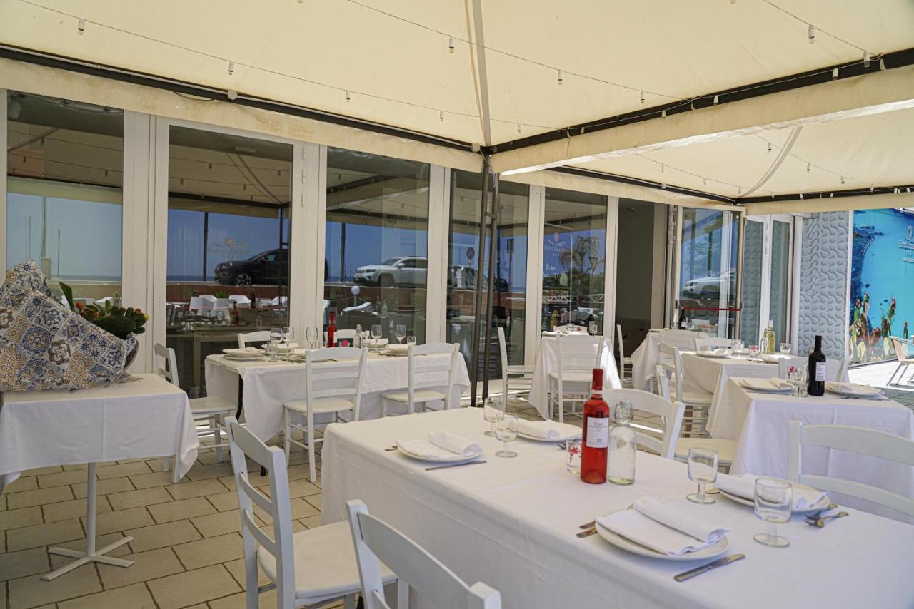 Hotel Rivabella Davoli Esterno foto